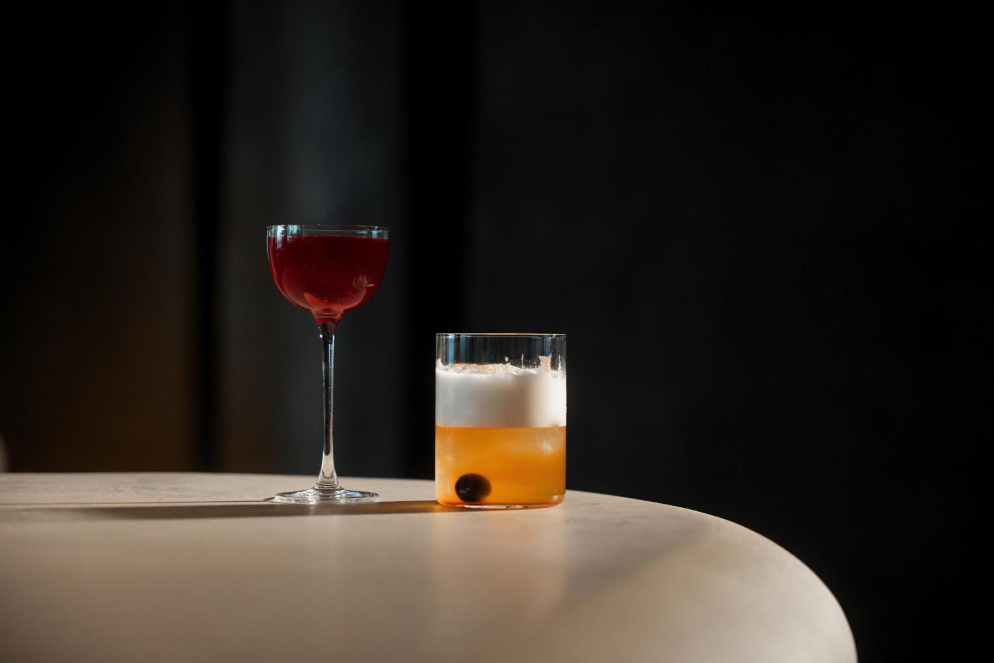 Minos Palace Resort - Adults Only Agios Nikolaos Exterior foto A Clover Club (left) and a Salty Dog (right)